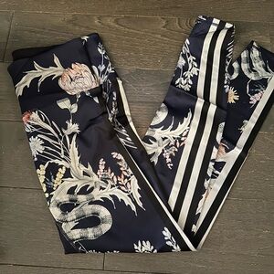 Noli Navy Floral Leggings